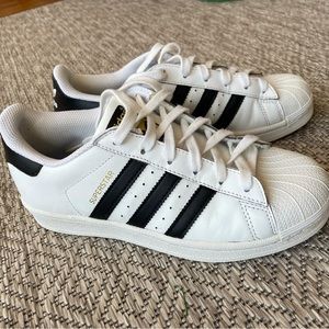 Adidas superstars